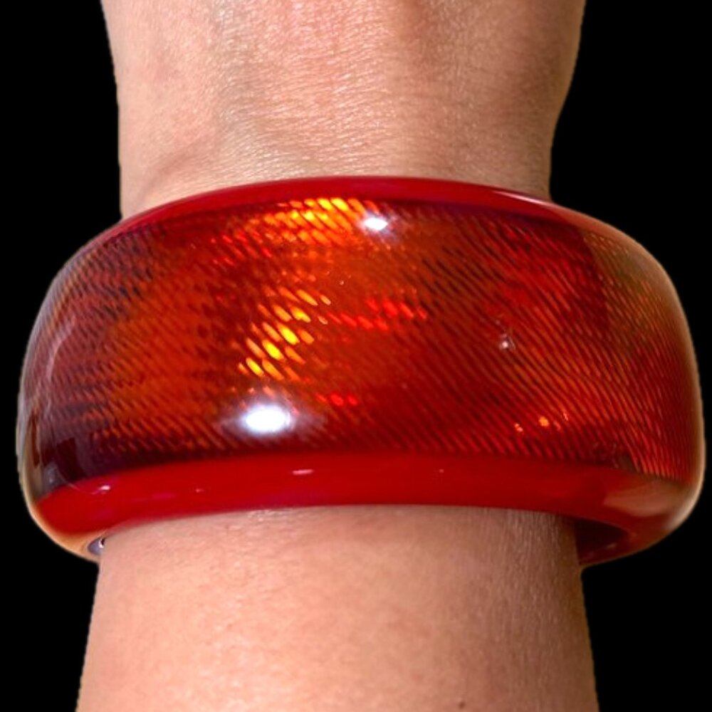 Fabulous Cherry Red PONO Wide Metallic Lucite Bangle Bracelet Joan Goodman - Picture 3 of 9